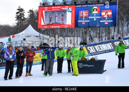 KILLINGTON, USA - Le 24 novembre : une vue générale de la cérémonie de remise des prix au cours de l'AUDI FIS Coupe du Monde de Ski le slalom géant féminin. Banque D'Images