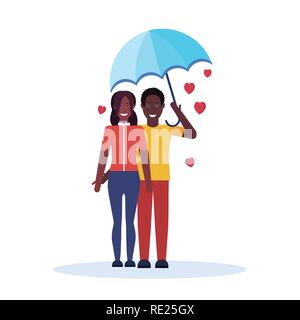 Couple amoureux sous égide happy valentines day concept de vacances african american man woman balades romantiques en pluie sur toute la longueur des formes cœur isolé télévision caractères Illustration de Vecteur