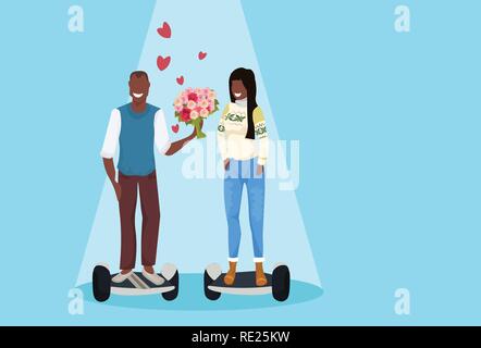 Couple riding scooter électrique concept happy valentines day man giving woman fleurs bouquet conduisant un véhicule de transport personnel hover board caractères africains télévision horizontale pleine longueur Illustration de Vecteur