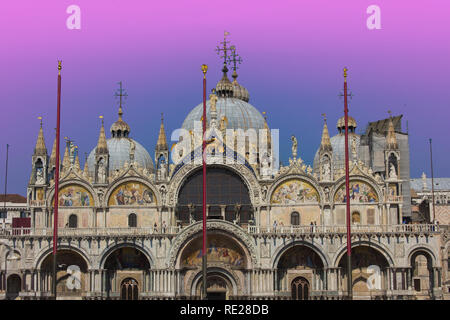 Basilique Saint Marc à Venise sous le coucher du soleil romantique Banque D'Images