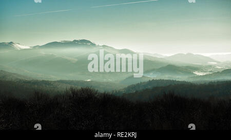 Paysage d'hiver en pic Tarnica. Hiver neige dans les montagnes. Bieszczady. Poand Banque D'Images