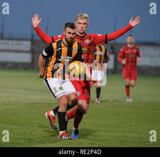 METHIL, Ecosse, Royaume-Uni. East Fife FC a pris sur Greenock Morton dans la William Hill Scottish Cup 4ème tour à Bayview Stadium. La Ligue 1 à temps partiel l'équipe de battre une ligue au-dessus d'eux afin de progresser au 5e tour. Sur la photo : Craig Watson (East Fife) et Dylan Dykes (Greenock Morton) au cours de la William Hill Scottish Cup 4ème tour entre East Fife et Greenock Morton à la localité, où le stade Bayview du moyeu de la Ligue 1 face réussi une belle victoire pour en faire le 5e tour tirage. © Dave Johnston / Alamy Live News Banque D'Images