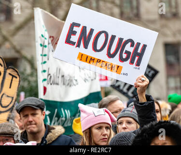 New York, USA, 19Jan2019 - manifestants anti-report Trump signe à la Marche des femmes à New York. Photo par Enrique Shore Crédit : Enrique Shore/Alamy Live News Banque D'Images