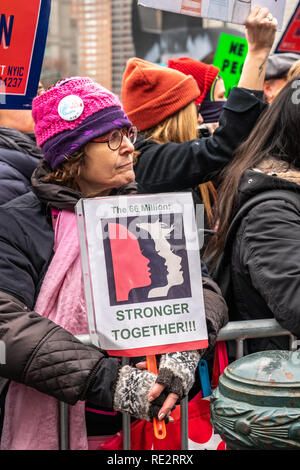 New York, USA, 19Jan2019 - manifestants anti-report Trump signe à la Marche des femmes à New York. Photo par Enrique Shore Crédit : Enrique Shore/Alamy Live News Banque D'Images