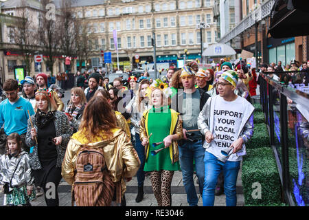 Cardiff, Royaume-Uni. 19 janvier, 2019. Enregistrer & Gwdihŵ Guildford mars Crescent à Cardiff en tant que lieu de musique indépendante et de petites entreprises fermer localement dans le nom de l'embourgeoisement. Credit : Taz Rahman/Alamy Live News Banque D'Images