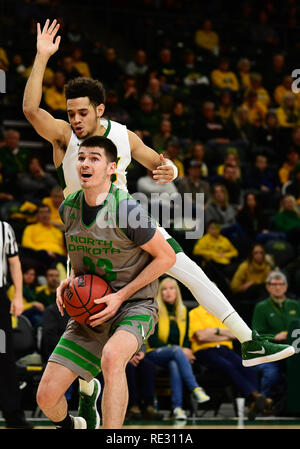 19 janvier 2019 : Dakota du Nord La lutte contre les faucons de l'avant Kienan Walter (23) est salie alors qu'il se prépare à tirer pendant un match de basket-ball NCAA entre l'Université du Dakota du Nord, la lutte contre les faucons et l'État du Dakota du Nord, le bison au centre Scheels, Fargo, ND. NDSU défait UND 67-65. Photo par Russell Hons/CSM Banque D'Images