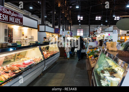 Lancaster, PA, USA, le 18 janvier 2019 : morceaux de viande fraîche sur le marché central, au centre-ville de Lancaster City sont en vente. Banque D'Images