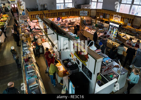 Lancaster, PA, USA, le 18 janvier 2019 : une variété d'aliments frais et de produits uniques sur le marché central, au centre-ville de Lancaster City sont disponibles à la vente à Banque D'Images