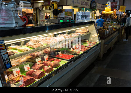 Lancaster, PA, USA, le 18 janvier 2019 : morceaux de viande fraîche sur le marché central, au centre-ville de Lancaster City sont en vente. Banque D'Images