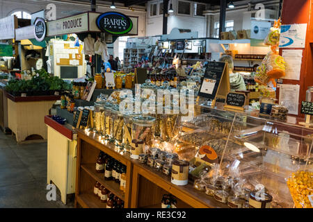 Lancaster, PA, USA, le 18 janvier 2019 : Le marché central au centre-ville de Lancaster City est un marché fermier local qui offre aux acheteurs une variété unique Banque D'Images