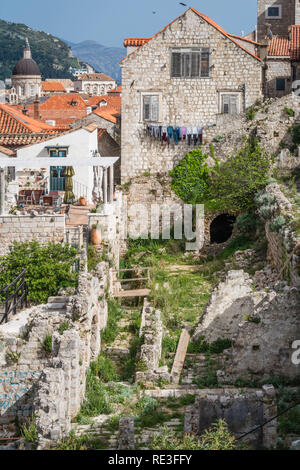 Dubrovnik, Croatie - Avril 2018 : bâtiments résidentiels historiques dans la vieille ville de Dubrovnik Banque D'Images