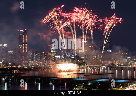 Séoul festival Fireworks sur le fleuve Han.