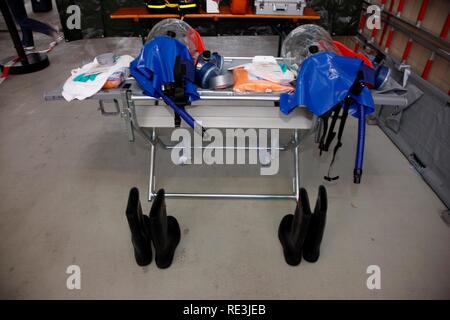 Épidémie, pandémie d'exercice par les Pompiers, Essen pour la vaccination de masse de la population quand à risque par un virus, Essen Banque D'Images