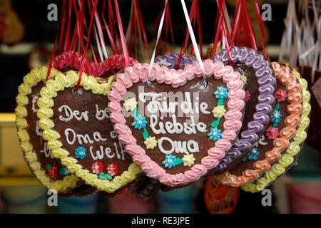 Gingerbread hearts, Cranger Kirmes fair, la plus grande foire de la Ruhr, à l'Rhine-Herne Canal, Herne Banque D'Images