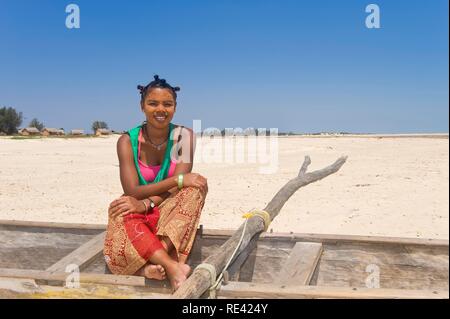 Jeune femme malgache, Morondava, Madagascar, Afrique Banque D'Images