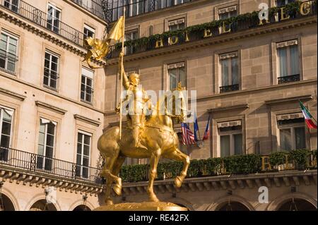 Statue de Jeanne d'Arc, Rue de Rivoli, Paris, France, Europe Banque D'Images