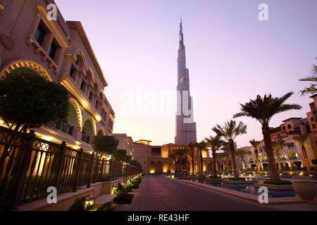 Burj Dubai, plus haut édifice au monde, vu de la vieille ville, partie du centre-ville de Dubaï Dubaï, Émirats Arabes Unis Banque D'Images