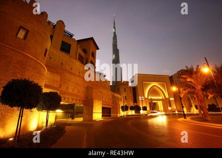 Burj Dubai, plus haut édifice au monde, vu de la vieille ville, partie du centre-ville de Dubaï Dubaï, Émirats Arabes Unis Banque D'Images