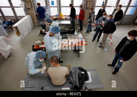 Épidémie, pandémie d'exercice par les Pompiers, Essen pour la vaccination de masse de la population quand à risque par un virus, Essen Banque D'Images