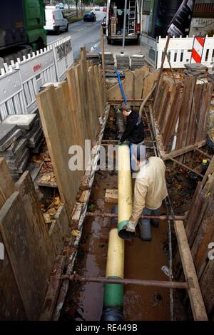 Les travaux sur une conduite de gaz, l'installation d'un nouveau tuyau pour une pièce défectueuse, gaz de ville, Gelsenkirchen, Rhénanie du Nord-Westphalie Banque D'Images