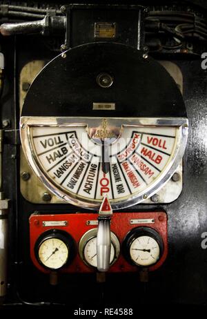 L'indicateur de vitesse du moteur, télégraphe, bateau musée, ancien cargo Cap San Diego, Landungsbruecken jetées, district St. Banque D'Images
