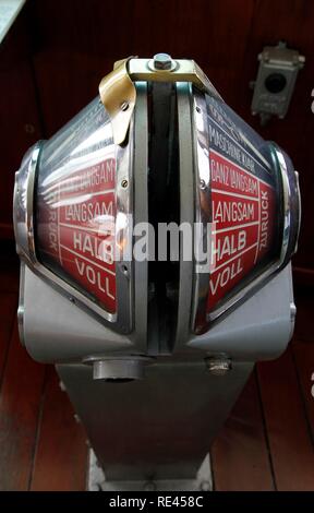 L'indicateur de vitesse du moteur, télégraphe, bateau musée, ancien cargo Cap San Diego, Landungsbruecken jetées, district St. Banque D'Images