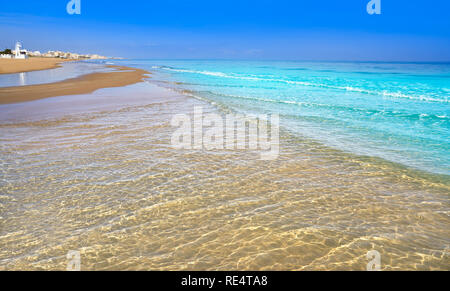 La plage Playa de la Mata à Torrevieja d'Alicante en Espagne à la Costa Blanca Banque D'Images