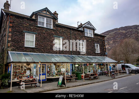 Village et des commerces, Glenridding Ullswater,parc national de Lake District, Cumbria, Angleterre Banque D'Images