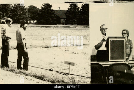 . Les canneberges ; : la canneberge national magazine. La canneberge. Des scènes de Wisconsin Field Day, dans le sens horaire à partir de la en bas à gauche : 1. Dennis Jansen et Arlie L'rockman regarder cannebergière nouvellement plantés ; 2. les machines, machines partout ; 3. M. et Mme Donald Boone. (Canneberges photos par Dan Brocliman) Honneur Donald Boone à Wisconsin's field day par DAN BROCKMAN Chaque été, les producteurs de canneberges du Wisconsin se réunissent pour une réunion et journée de terrain. La réunion de cette année a eu lieu le 10 août à la L.R. Brazeau Marsh. Le 10 jour est presque plus comme une réunion de famille qu'une réunion comme growers obtenir ensemble Banque D'Images