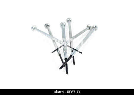 Jeu de tournevis métal mini entassés dans une pile isolé sur fond blanc Banque D'Images