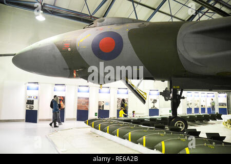 La DEUXIÈME GUERRE MONDIALE bombardier Vulcan militaire sur l'affichage à la RAF Museum, London, UK Banque D'Images