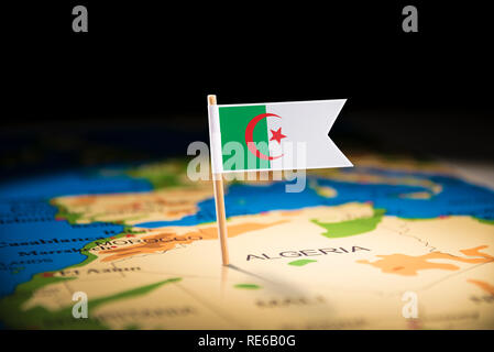 L'Algérie a marqué avec un drapeau sur la carte Banque D'Images