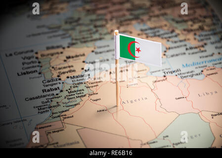 L'Algérie a marqué avec un drapeau sur la carte Banque D'Images