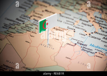 L'Algérie a marqué avec un drapeau sur la carte Banque D'Images