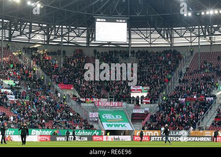 Augsburg, Allemagne. 19 Jan, 2019. firo : 19.01.2019, football, 1.Bundesliga, la saison 2018/2019, le FC Augsburg - Fortuna Düsseldorf, Fortuna Düsseldorf, Düsseldorf, Fortuna, fans, général, les déposants | Conditions de crédit dans le monde entier : dpa/Alamy Live News Banque D'Images