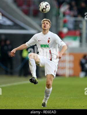 Augsburg, Allemagne. 19 Jan, 2019. firo : 19.01.2019, football, 1.Bundesliga, la saison 2018/2019, le FC Augsburg - Fortuna Düsseldorf, Martin Hinteregger, FC Augsburg, Augsburg, FCA, simple action | Conditions de crédit dans le monde entier : dpa/Alamy Live News Banque D'Images