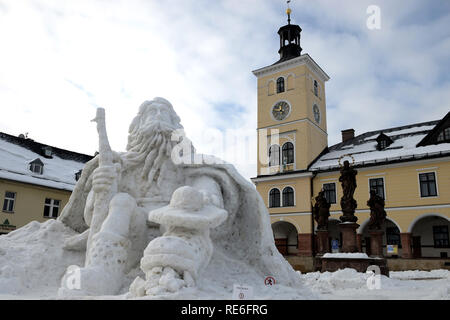Jilemnice, République tchèque. 20 Jan, 2019. La ville de Jilemnice dispose d'une sculpture de neige de la légendaire géant Krakonos occupe une situation. La sculpture a été créé par l'artiste Josef Dufek à la place principale de Jilemnice Ville de nouveau. Credit : Slavek Ruta/ZUMA/Alamy Fil Live News Banque D'Images