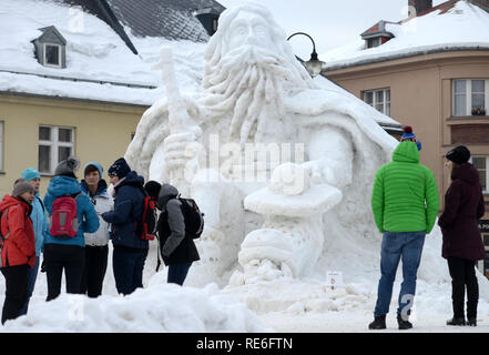 Jilemnice, République tchèque. 20 Jan, 2019. La ville de Jilemnice dispose d'une sculpture de neige de la légendaire géant Krakonos occupe une situation. La sculpture a été créé par l'artiste Josef Dufek à la place principale de Jilemnice Ville de nouveau. Credit : Slavek Ruta/ZUMA/Alamy Fil Live News Banque D'Images