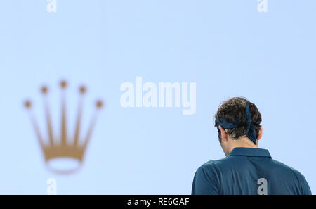 Melbourne, Australie. 20 Jan, 2019. Roger Federer Suisse réagit au cours de la 4ème tour du tournoi match contre Stefanos Tsitsipas de la Grèce à l'Open d'Australie à Melbourne, Australie, le 20 janvier 2019. Credit : Bai Xuefei/Xinhua/Alamy Live News Banque D'Images