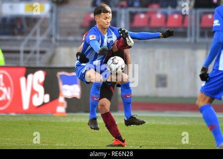 Nuremberg, Allemagne. 20 Jan, 2019. EWERTON (1.FC Nuremberg), action, les duels contre SELKE Davie (Hertha Berlin). Soccer 1. Bundesliga, 18.journée, journée18, 1.FC Nuremberg (N) - Hertha BSC Berlin (B) 1-3, le 20/01/2019 à Nuremberg / Allemagne. MAX MORLOCK STADIUM. DFL RÈGLEMENT INTERDIT TOUTE UTILISATION DE PHOTOGRAPHIE COMME DES SÉQUENCES D'IMAGES ET / OU DE QUASI VIDÉO. | conditions dans le monde entier : dpa Crédit photo alliance/Alamy Live News Banque D'Images