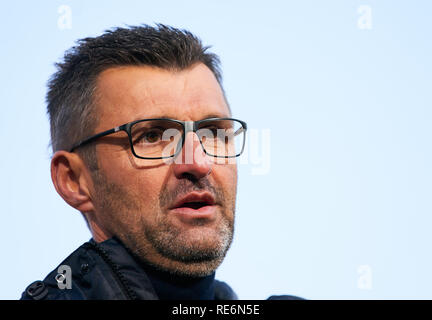 Nuremberg, Allemagne. 20 Jan, 2019. L'entraîneur chef Michael Köllner FCN, demi-taille, portrait, 1.FC NUEREMBERG - Hertha BSC Berlin 1-3 - DFL RÈGLEMENT INTERDIT TOUTE UTILISATION DES PHOTOGRAPHIES comme des séquences d'images et/ou quasi-vidéo - 1.ligue de soccer allemande à Nuremberg, Allemagne, Janvier 20, 2019, 18 Saison 2018/2019 journée, Nürnberg, Crédit : Peter Schatz/Alamy Live News Banque D'Images