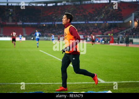 Nuremberg, Allemagne. 20 Jan, 2019. Yuya KUBO, FCN 14 pièces de banque, Banque de réserve, joueur, entraîneur, joueur de la Banque japonaise, le Japon, la gymnastique, stretching, préchauffage, échauffement, préparation pour le jeu, 1.FC NUEREMBERG - Hertha BSC Berlin 1-3 - DFL RÈGLEMENT INTERDIT TOUTE UTILISATION DES PHOTOGRAPHIES comme des séquences d'images et/ou quasi-vidéo - 1.ligue de soccer allemande à Nuremberg, Allemagne, Janvier 20, 2019, 18 Saison 2018/2019 journée, Nürnberg, Crédit : Peter Schatz/Alamy Live News Banque D'Images