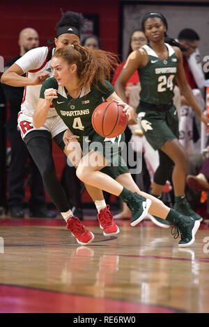 New Jersey, USA. 20 Jan, 2019. Michigan State Spartans guard TARYN MCCUTCHEON (4) disques durs pour le panier contre la Rutgers dans un jeu à la Rutgers Athletic Center. Crédit : Joel Plummer/ZUMA/Alamy Fil Live News Banque D'Images