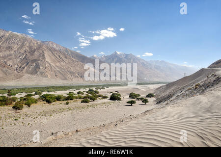 Dunes de sable le long du corridor de Wakhan, prises au Tadjikistan en août 2018 prises en hdr Banque D'Images