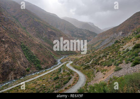 Col Khaburabot passage sur la route du Pamir au Tadjikistan, prises en août 2018 prises en hdr Banque D'Images