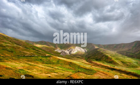 Orage le long de la route du Pamir au Tadjikistan, prises en août 2018 prises en hdr Banque D'Images