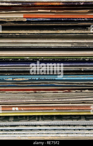 Old vintage vinyl record sleeves, close-up Banque D'Images