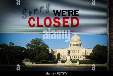 United States Capitol Building avec un Old grunge metal acier avec porte volet roulant Désolé nous sommes texte clos. Banque D'Images