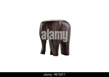 Figurine éléphant en bois isolé sur fond blanc Banque D'Images