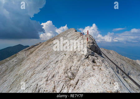 Randonnées dans l'edge. 'Le cheval', avancer dans la montagne de Pirin, Bulgarie Banque D'Images